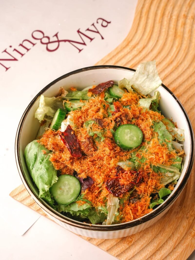 Fresh Mixed Green Salad with Dambu Nama